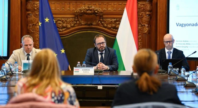Vagyonadót vezet be, valamint kiterjeszti a kata és az ekho hatályát a kormány
