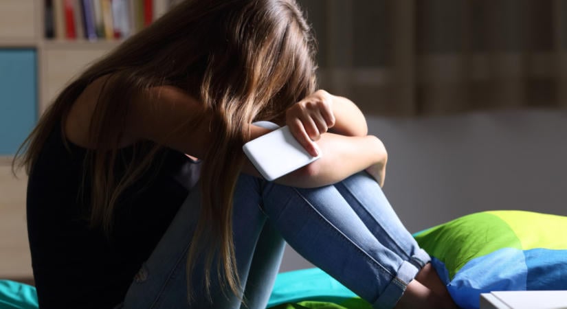 Iskolai stressz veszélye: gyanús lehet a hasfájós gyerek