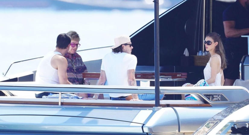 Brooklyn Beckham majdnem összefutott a szüleivel a Földközi-tengeren - Alig néhány órán múlt a találkozó