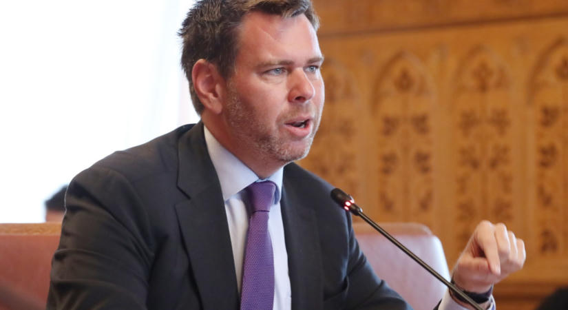 Vitézy: Százmilliárd forint extraprofittól esik el a Mészáros-Szíjj-féle cég