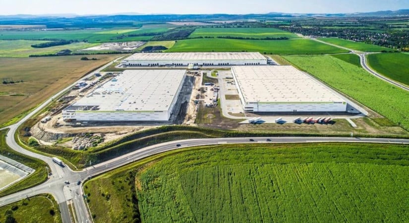 Bejelentették, Magyarországot választotta az amerikai multi: Európa legnagyobb gyárát hozza létre a 9000 ezer fős kisváros mellett – Hollandiából költöznek át ide