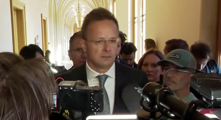 “Nem jelent nemzetbiztonsági kockázatot Szijjártó Péter BYD-s munkavállalása” – állítja a Fidesz