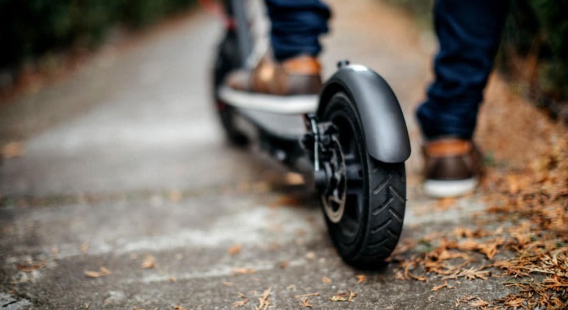 Kevés agyatlanabb rolleres cselekedet létezik ennél