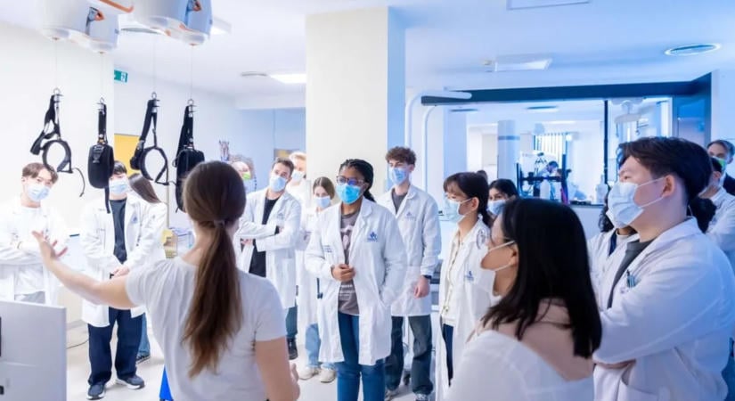 Hatalmasat lépett előre a Semmelweis a világ legjobb egyetemei között