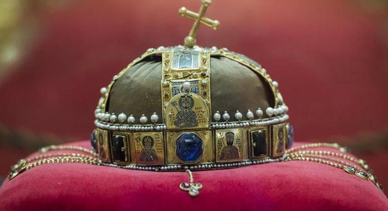 Tokajba érkezik a Szent Korona másolata