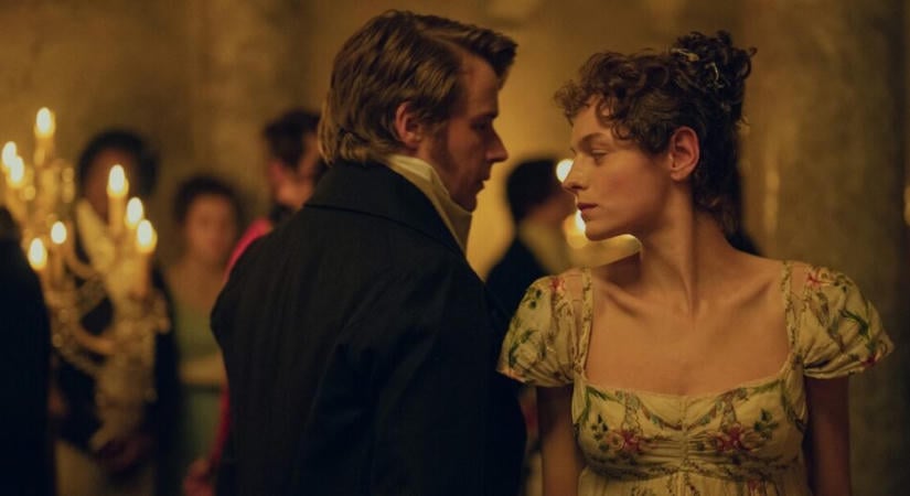 Itt a netflixes Büszkeség és balítélet sorozat hivatalos előzetese, amiben Mr. Darcy még nem ugrik a tóba