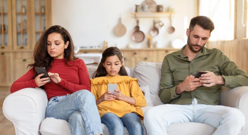 Ódivatú vált a telefonálás: a chatprogramok mindent letarolnak