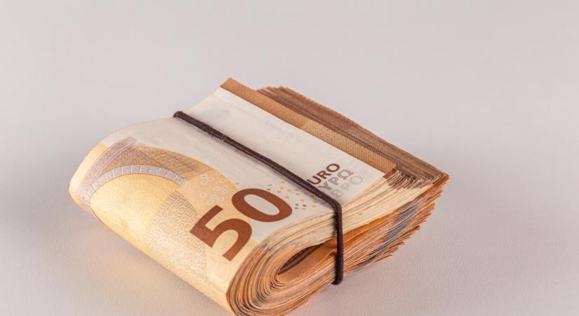 Több juttatás és támogatás összege is emelkedett – nézze meg, melyik érinti!