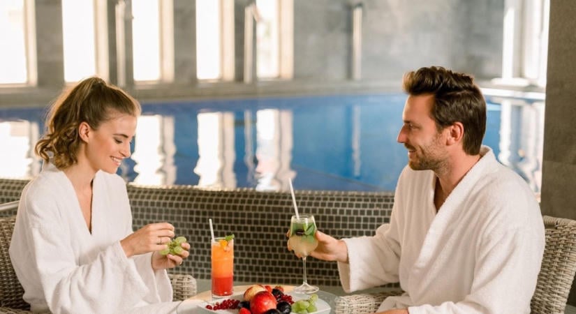 Felnőttbarát wellness pihenés a Hévízi-tó mellett