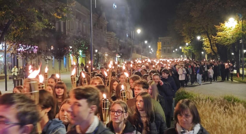 Először szerveztek fáklyás felvonulást Szatmárnémetiben a forradalom évfordulóján
