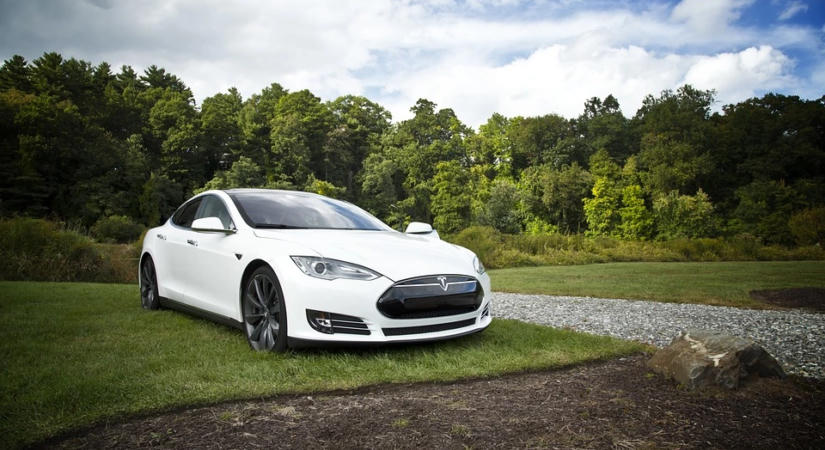Mérséklődik a Tesla dominanciája: rohamtempóban zárkóznak fel a kihívók az elektromosautó-piacon