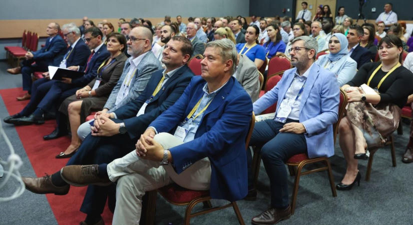 Új innovációs stratégiát mutatott be Szegeden Horváth Péter államtitkár  fotók