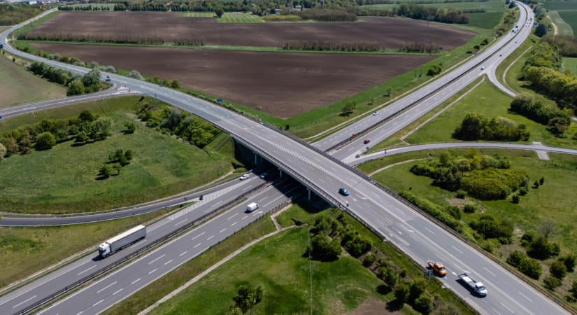 Megszólalt az MKIF az M6-os autópálya ügyében, teljes nyilvánosságot kér a cég