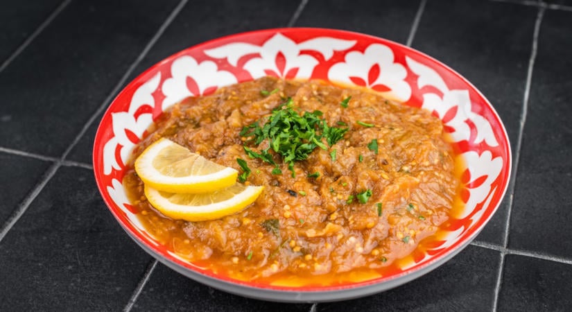 Füstös, fűszeres és melengető: íme az indiai padlizsánkrém, a baingan bharta