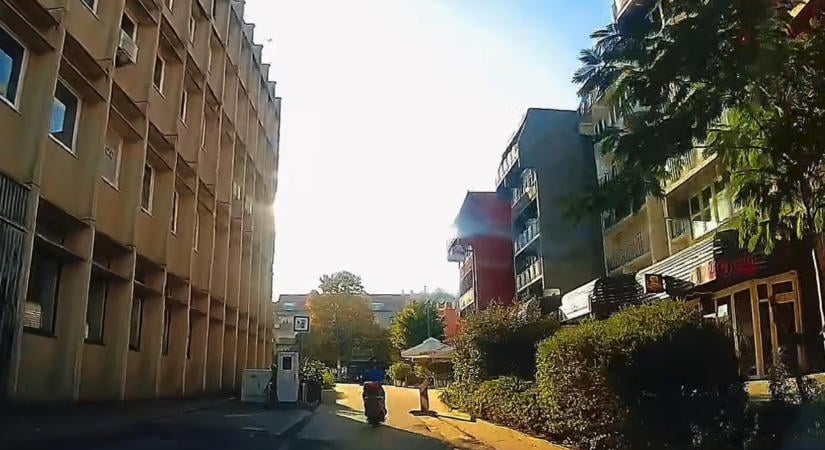 13 éves motoros fiú járatja a bolondját a rendőrökkel Zalaegerszegen, árkon-bokron menekül előlük újra meg újra