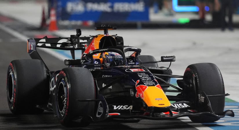 Hamilton szájából kiénekelték a sajtot az F1-időmérőn