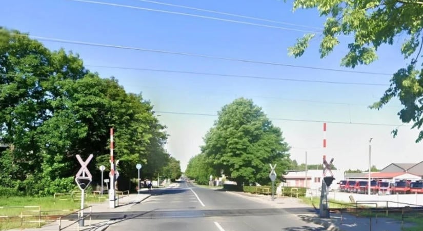 Útzár és forgalomkorlátozás a Vár utcai vasúti átjárónál