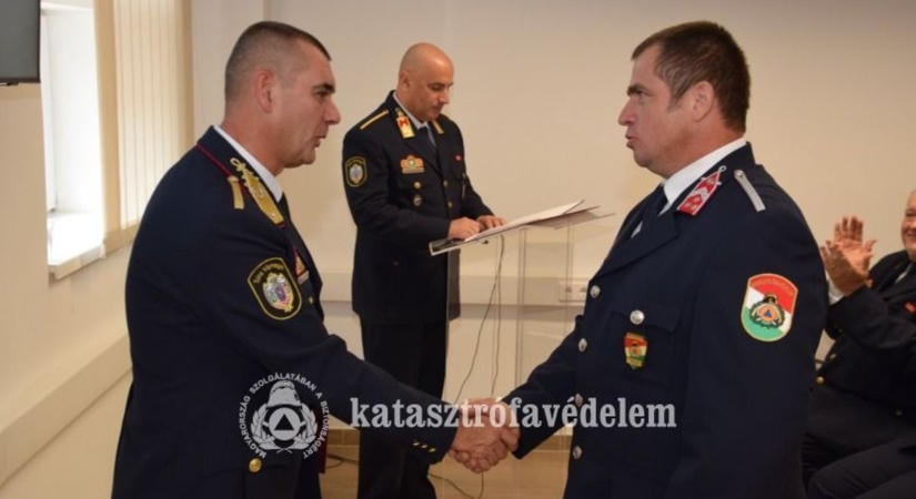 Büszke lehet rájuk Tolna megye: több tűzoltó is elismerést kapott