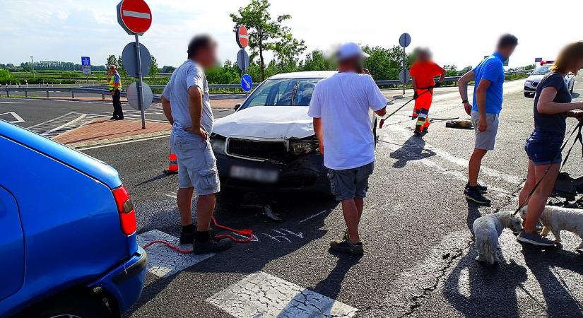 Két autó ütközött Kiskunfélegyházánál, egy ember megsérült a balesetben