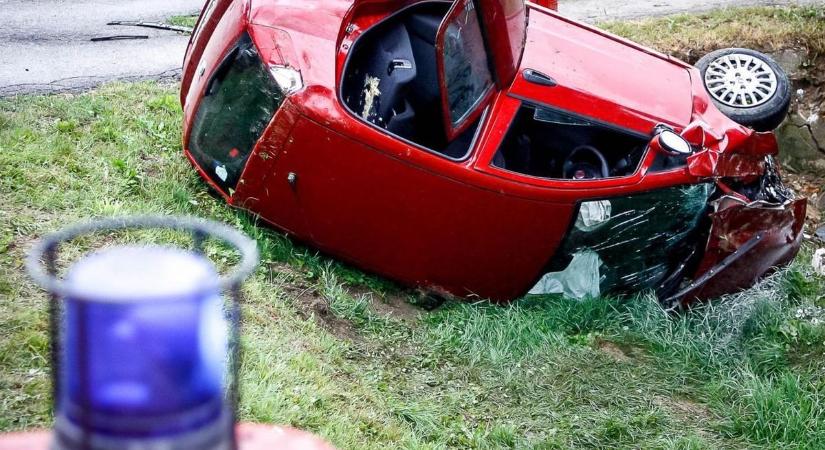 Csattanás a székesfehérvári elkerülőn, mentő is rohant a helyszínre