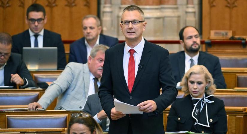 Rétvári Bence úgy látja, Magyar Péter "mítosztalanodik"