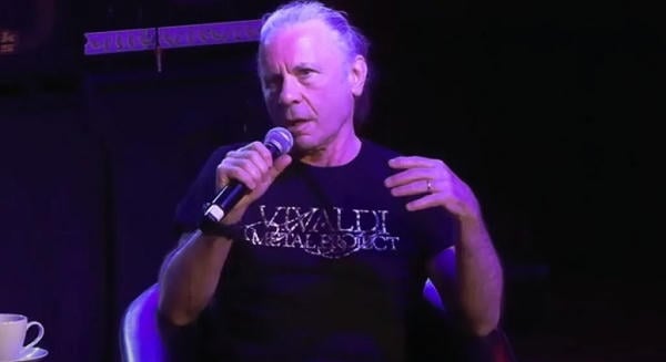 Bruce Dickinson: "az Iron Maiden az Ontario-tavon kelt át, hogy eljusson Toronto-ba"