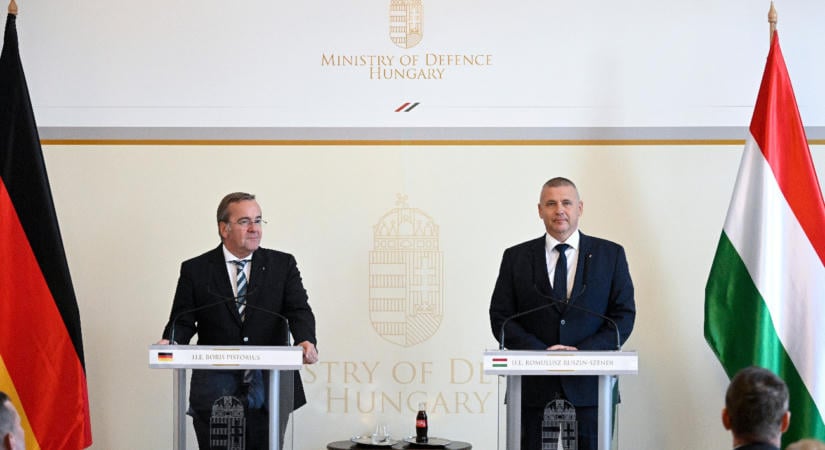 Német hadügyminiszter: Berlin és Budapest újra szorosabban együtt fog működni