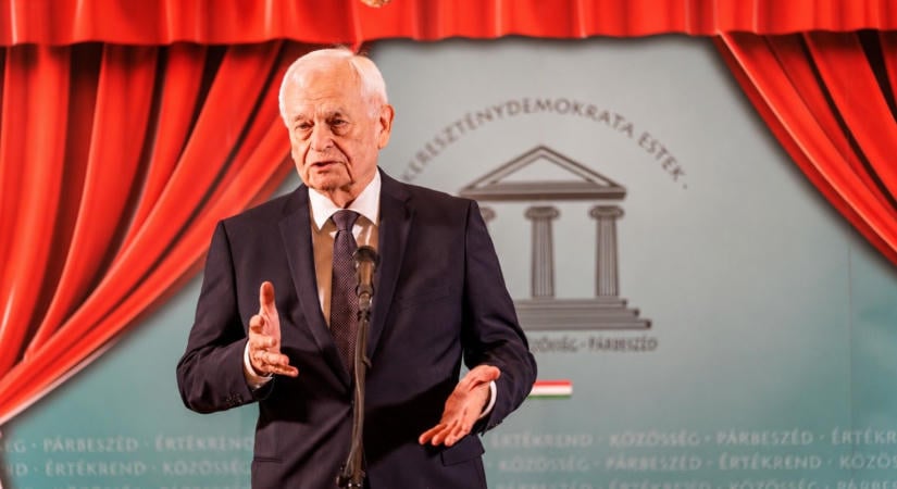 Hankó utolsó húzásainak egyike: Fekete Péter havi 2,8 millióért maradt, Harrach is őrzi a posztját