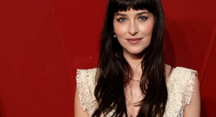 Csendes, mégis magabiztos, mint Dakota Johnson – ez a barna hódít most a lakberendezésben