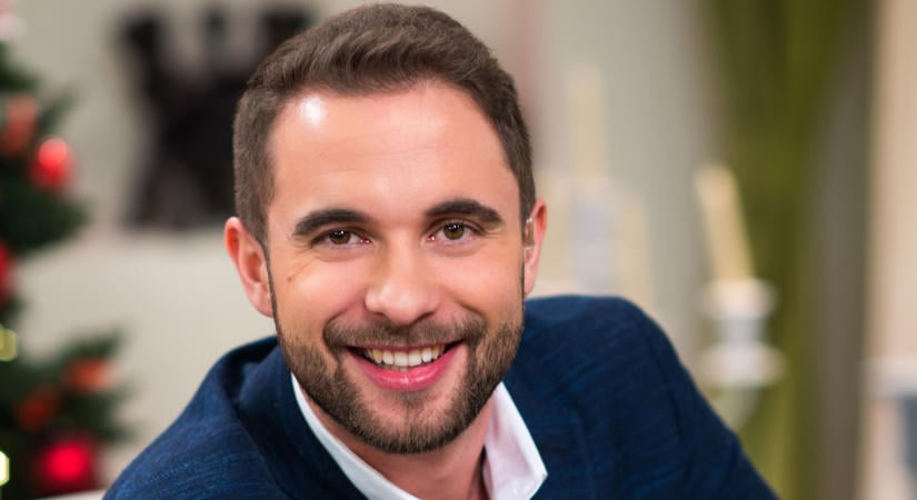 Gólyahír! Ikreket vár a népszerű szinkronszínész, Czető Roland és felesége: „Komoly meglepetés”