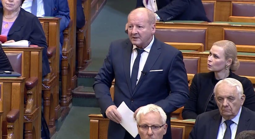 Ezért aggályos az Országgyűlési Őrség átszervezése Simicskó szerint