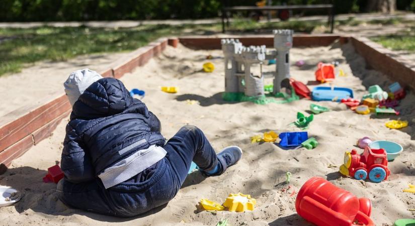 Pisifák és emberi ürülék a játszóterek mellett: forrnak az indulatok a lakótelepeken