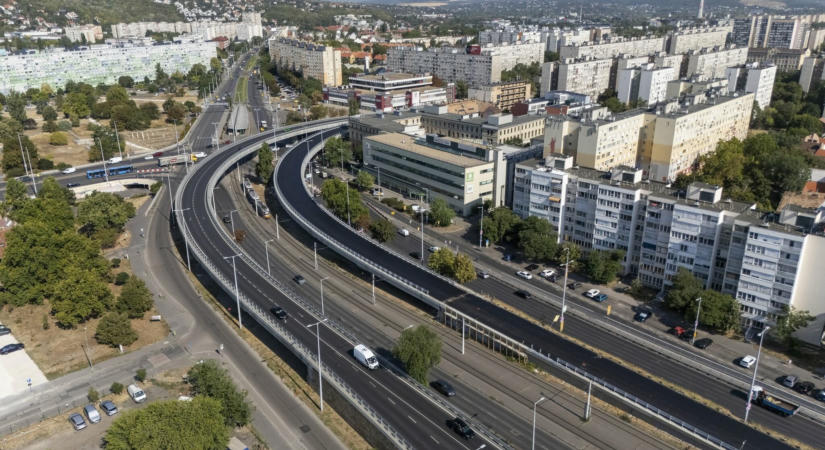Látványos építési szakasz indult be a Flórián téri felüljárón