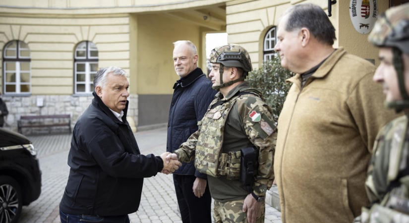 Bár a szándék megvolt rá, Orbánék végül nem osztottak adományért kamu főtiszti rendfokozatot