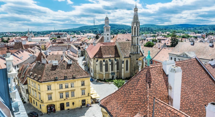 „Sopron Magyarország. Pont” – megszólalt Hallerné Nagy Anikó a város elcsatolását ábrázoló térképről
