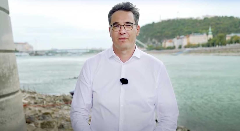 Karácsony Gergely augusztus 20-án a Duna kiszáradó medrében mondott ünnepi köszöntőt: “Ahol most állok, ott 8 méteres víz folyt”- zöld beruházásokat sürget a főpolgármester