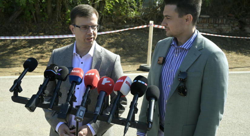 Érkeznek a részvevők a kötcsei piknikre, a középpontban a választási eredmény lehet