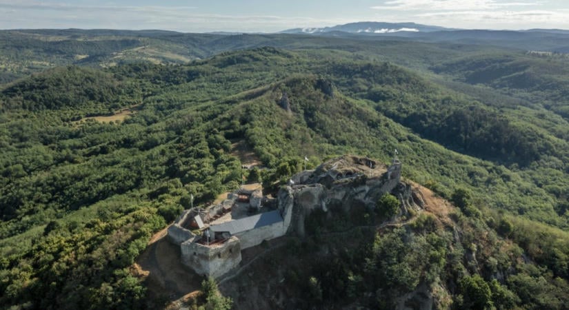 Kirándulás kőbe zárt végzetek és bolyongó lelkek közé