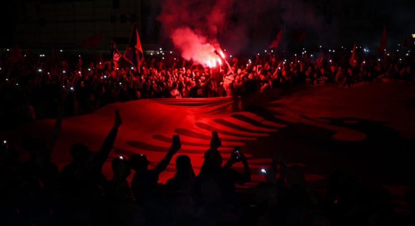 Zavargások, akadozó EU-integráció, etnikai feszültségek és elitellenes balnacionalizmus Koszovóban
