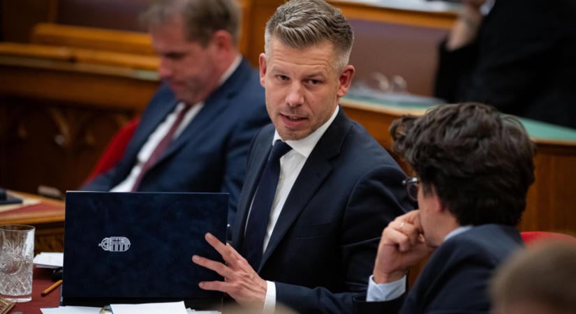 Magyar Péter kezdeményezte, hogy a Tisza-frakció hétfőn tárgyaljon a lelőtt oroszlánnal és kafferbivallyal pózoló Kaprinyák Tibor ügyéről