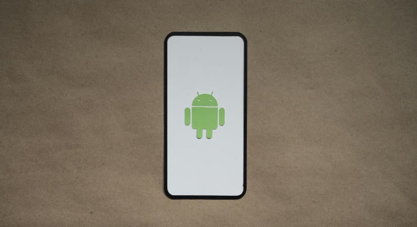 Hasznos újítást kapnak az androidos mobilok, az AI-nak köszönhetően erősebb lesz a csalók elleni védelem