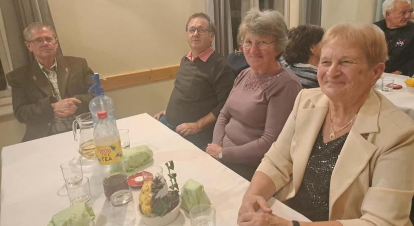 Három generáció is színpadra lépett a zalai községben – így köszöntötték az időseket