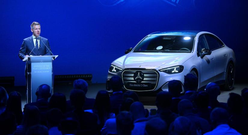 Magyar Péter a Mercedes-gyárban leszögezte, az új kormány mindenkitől elvárja az előírások betartását és a magyar munkavállalók megbecsülését