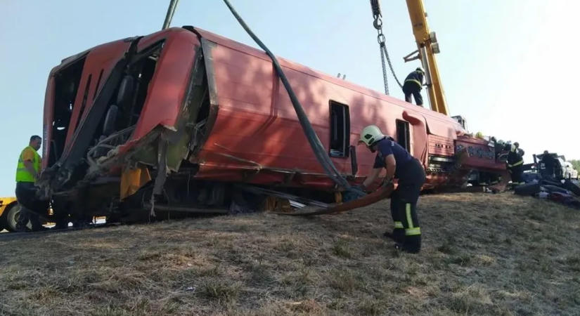 M3-as buszbaleset: friss hírek érkeztek a nyíregyházán ápolt sérültekről
