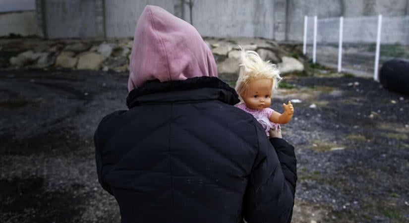 Áramütés a nemi szerven át, fenyegetés, zsarolás: az ENSZ 1004 nemi erőszakot dokumentált az ukrajnai háborúban