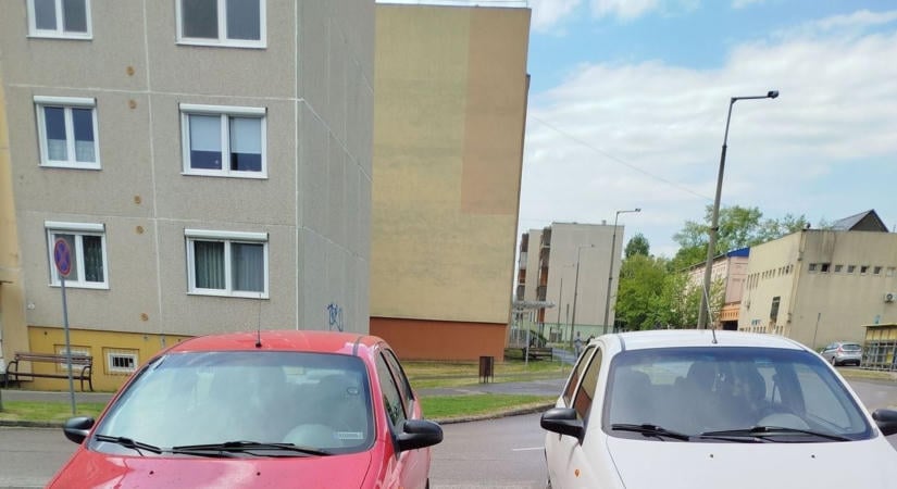 Nem hiszed el, mit tettek egy autóra Miskolcon – fotó!