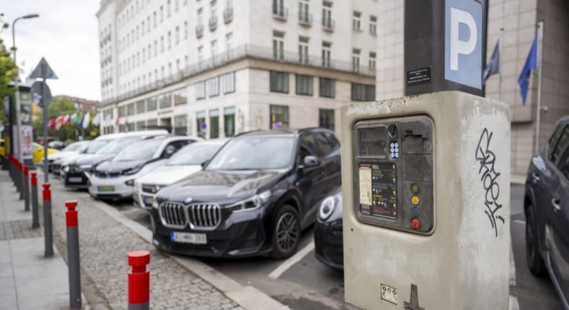 Elvennék a kerületektől a parkolási pénzeket: komoly konfliktus robbant ki Budapesten