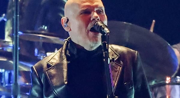 32 dallal indította új turnéját a Smashing Pumpkins