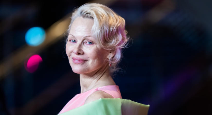 Elfelejthetjük a műkörmöt? Ez a természetes körömtrend Pamela Anderson kedvence