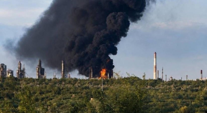 Ukrajna leállította az orosz olajfinomítás közel felét – ukrán vezérkar